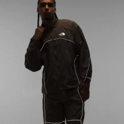 The North Face Mens Tek Piping Wind Jacket 9 The North Face Mens Tek Piping Wind Jacket -The North Face || Air Jordan || Drole de Monsieur Sales Shop NF0A832LNXL 3